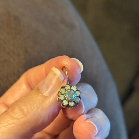 Vintage Gold Floral Crystal Earrings - Picture 2 of 6